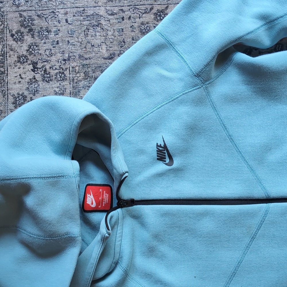 Nike Aqua Tech Zip Hooded Jacket / Sweater